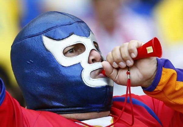 ชมภาพ สีสันฟุตบอลโลก 2014 บนหัวและใบหน้า