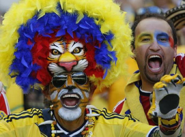 ชมภาพ สีสันฟุตบอลโลก 2014 บนหัวและใบหน้า