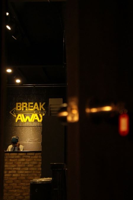 Break Away เกมส์หลบหนีออกจากห้องขังเสมือนจริง!