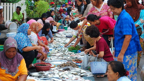 10 ตลาดเช้าน่าเดิน อร่อยเริ่ดที่สุดในเมืองไทย