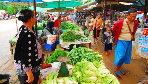 10 ตลาดเช้าน่าเดิน อร่อยเริ่ดที่สุดในเมืองไทย