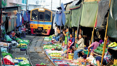 10 ตลาดเช้าน่าเดิน อร่อยเริ่ดที่สุดในเมืองไทย