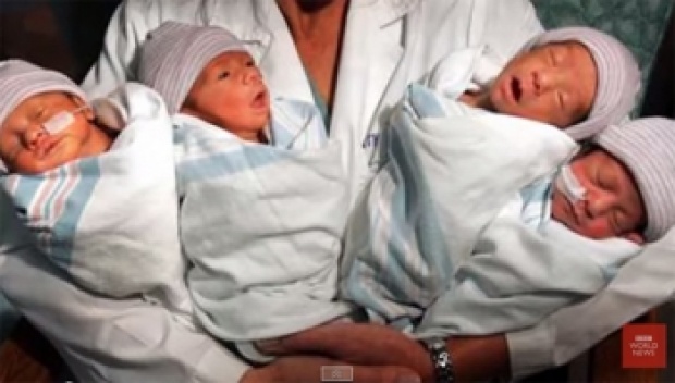 โลกตะลึง!!หญิงเยอรมันวัย65 คลอดทารกแฝดสี่ชาย3หญิง1 (ชมคลิป) 