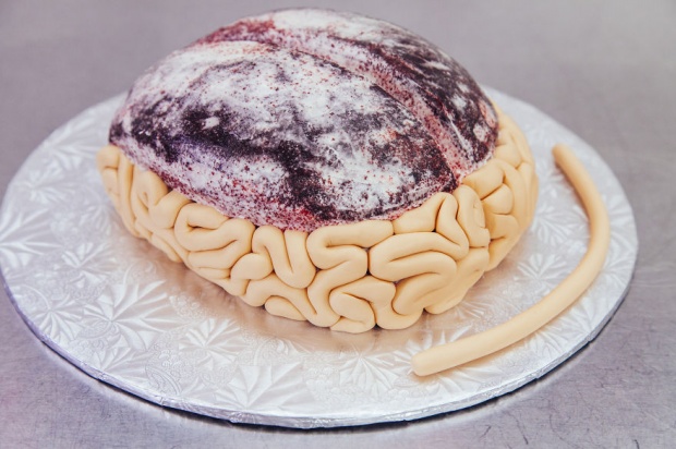 ต้อนรับวันฮาโลวีนกับ “เค้กสมองไหล” เอาใจซอมบี้ผู้ชอบกินสมองโดยเฉพาะ!!