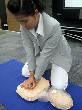 ทำ CPR ช่วยชีวิตขั้นพื้นฐาน