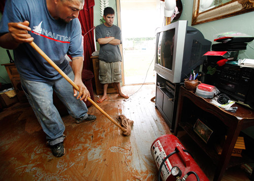 การทำความสะอาดหลังน้ำลดด้วยตัวเอง Clean House After Flooding