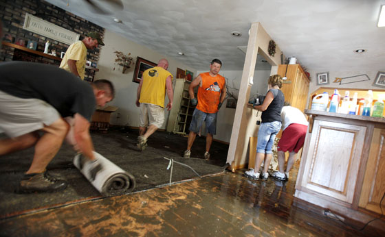 การทำความสะอาดหลังน้ำลดด้วยตัวเอง Clean House After Flooding