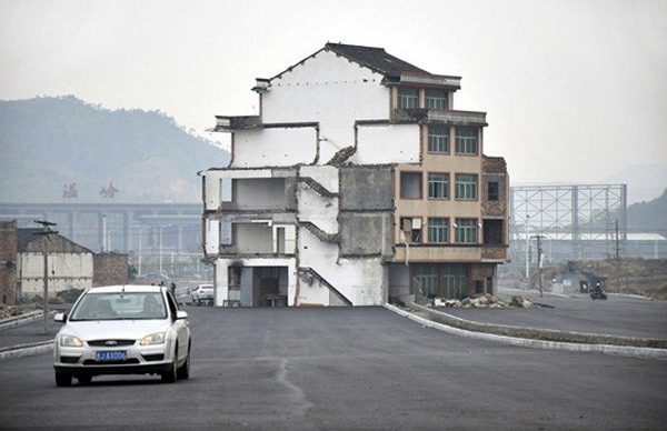 ภาพสุดท้าย...บ้านกลางถนน(ในจีน)