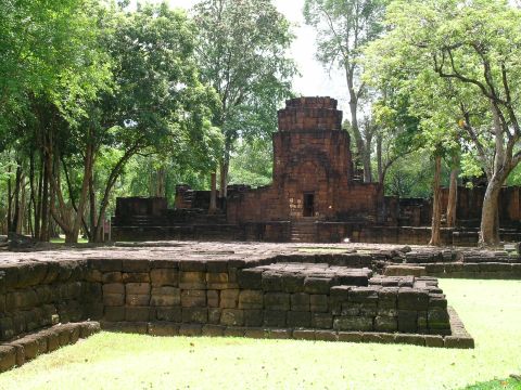 อุทยานประวัติศาสตร์เมืองสิงห์ หรือปราสาทเมืองสิงห์