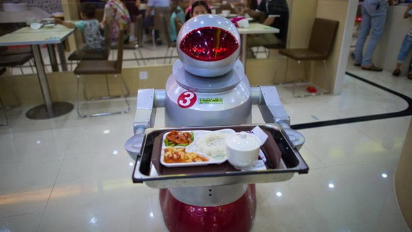 ร้านอาหารในจีนเริ่มใช้หุ่นยนต์ปรุงและเสิร์ฟอาหาร