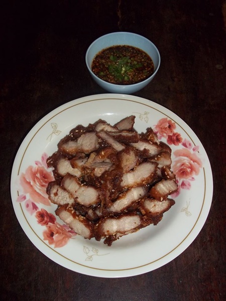 หมูสามชั้นทอดกระเทียมพริกไทย เมนูอร่อย ที่อ้วนแต่ยอม