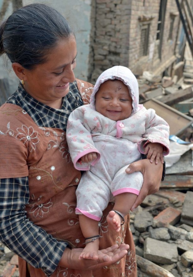 อัพเดต ชีวิต หนูน้อย 4เดือน รอดปาฎิหารย์ เหตุ แผ่นดินไหว เนปาล