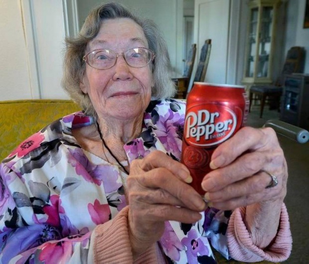 คุณยาย วัย 104 ปี เผยเคล็ดลับอายุยืน สุดแหวกแนว และนี่คือสิ่งคุณยายทำมาโดยตลอด