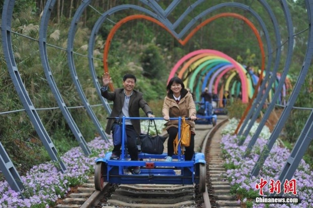 จีนเนรมิต รางรถไฟร้าง เป็นที่เที่ยวสุดโรแมนติก 