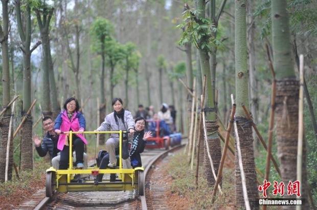 จีนเนรมิต รางรถไฟร้าง เป็นที่เที่ยวสุดโรแมนติก 