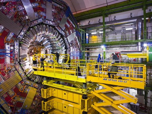 LHC ไขความลับจักรวาลหรือหายนะของมวลมนุษย์