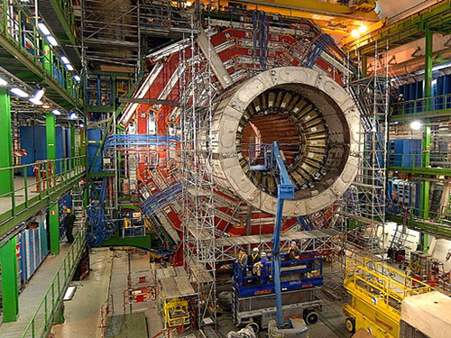LHC ไขความลับจักรวาลหรือหายนะของมวลมนุษย์