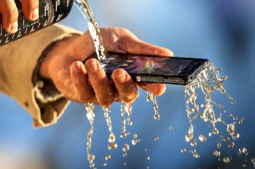 สมาร์ทโฟนไม่กลัวน้ำ Xperia Z โทรคุยได้แม้ขณะอาบน้ำ