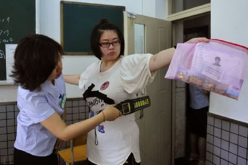 จีนสั่งห้ามนักเรียนหญิงใส่ยกทรงเข้าสอบป้องกันทุจริต