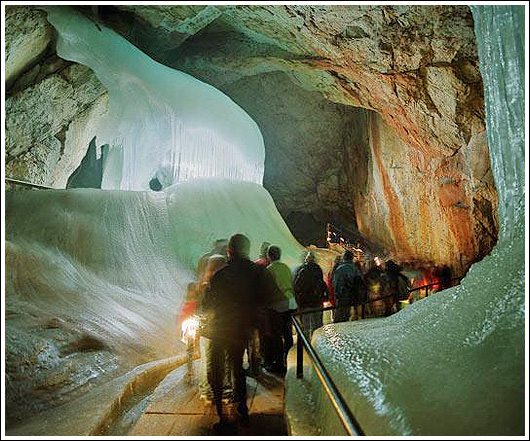 มหัศจรรย์ถ้ำน้ำแข็งไอส์รีเซนเวลต์ แห่งออสเตรีย