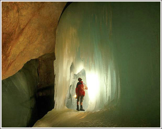 มหัศจรรย์ถ้ำน้ำแข็งไอส์รีเซนเวลต์ แห่งออสเตรีย