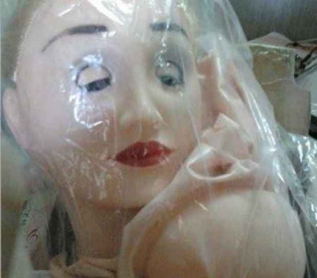 หนุ่มซื้อตุ๊กตายาง หวังเสพสุขให้สาสม หมดอารมณ์ เมื่อได้เห็นหน้าตุ๊กตา