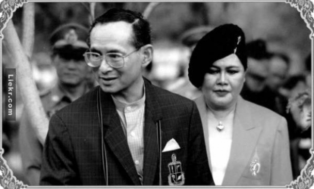 ครั้งหนึ่งนักข่าวถามในหลวง ทำไมพระองค์ไม่ทรงยิ้มเลย พระองค์ทรงตรัสว่าแบบนี้