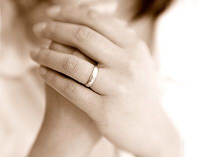 ทำไมแหวนแต่งงานต้องสวมนิ้วนางซ้าย