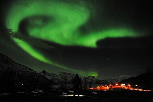 แสงเหนือรูปร่างประหลาดเริ่มปรากฏในหลายประเทศแถบขั้วโลกเหนือ 