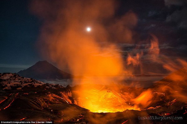 ของจริง! เปิดภาพหาชมยากสุดงามแม่น้ำแห่งเพลิงเหยื่อปะทุของลาวาภูเขาไฟ(