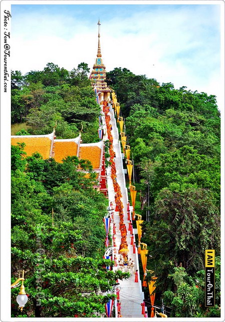 ประเพณีตักบาตรเทโว วัดสังกัสรัตนคีรี จ.อุทัยธานี