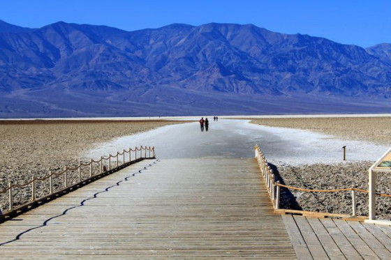 ทะเลสาบเกลือในอุทยานแห่งชาติเดธวัลเลย์ (Death Valley National Park) 