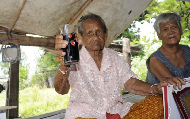 คุณยายหลิน ดื่มโอเลี้ยงกินผักต้มจิ้มน้ำพริก - เคล็ดลับอายุยืน 105 ปี