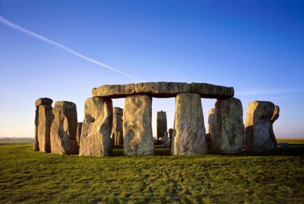 “สโตนเฮนจ์” กองหินมรดกโลกอายุกว่า 5,000 ปี และยังตั้งตระหง่านจนถึงทุกวันนี้
