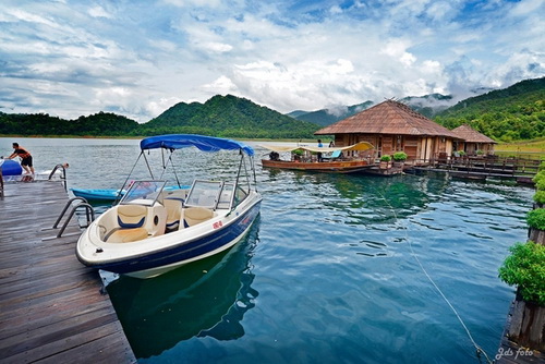 นอนแบบมัลดีฟส์! 7 สุดยอดแพริมน้ำ น่าพักที่สุดในไทย