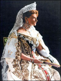 ราชินีเอล็กซานดร้า ในภาพสีโดยใช้คอมแต่ง