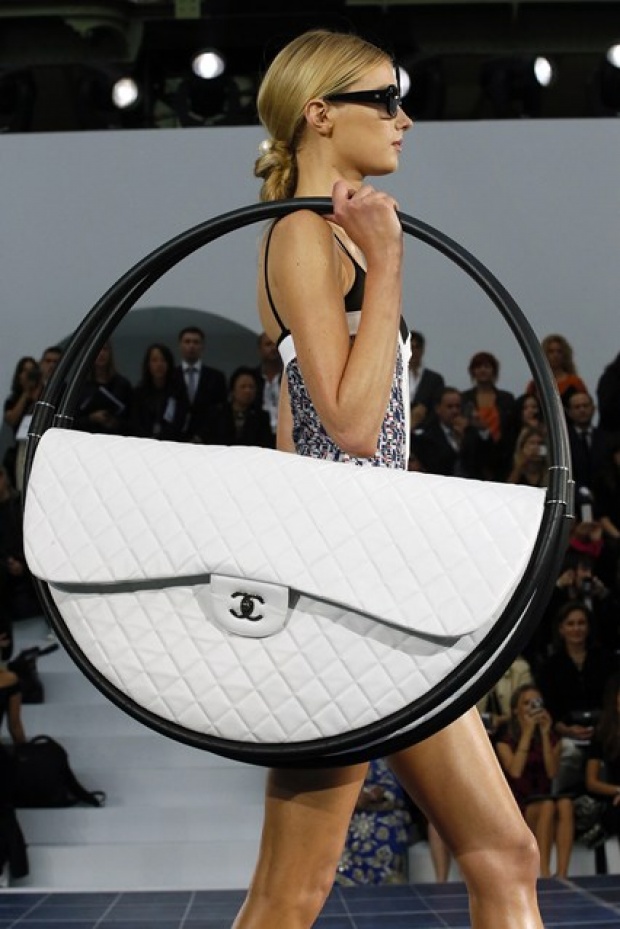 สวยอลังการ!!! สาวๆสนไหม กระเป๋ารุ่นใหม่จากแบรนด์หรู Chanel