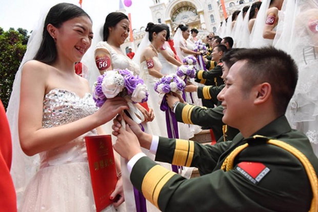  ‘ทหารหนุ่มชาวจีน’จัดงานวิวาห์หมู่ กว่า 88 คู่ เพื่อเหตุผลนี้