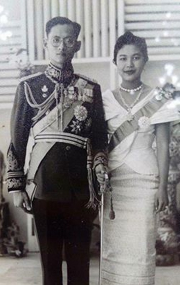 ในหลวงรัชกาลที่ 9 รับดำรงพระยศในวันที่พระมหาราชวังชำรุดทรุดโทรมเกือบจะพังลงมาทั้งวัง