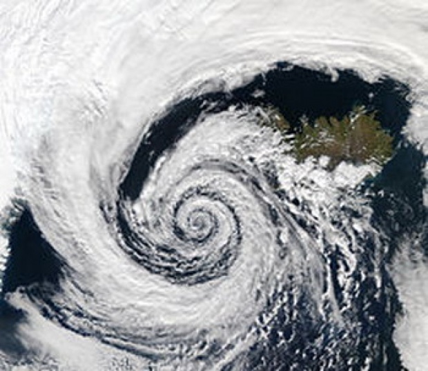 พายุไซโคลน ความกดอากาศต่ำที่ ประเทศไอซ์แลนด์ 