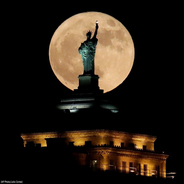 สวยงามมาก บรรยากาศ Super Moon ทั่วโลก!!