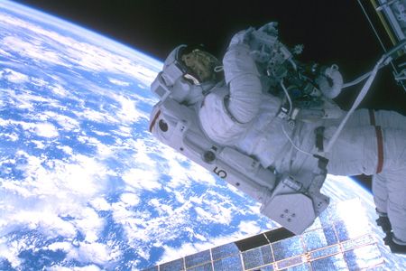 มนุษย์อวกาศบนสถานีอวกาศระหว่างชาติ นุ่ง กางเกงในไม่ต้องซัก