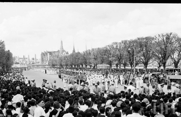 เป็นบุญตาที่ได้เห็น บรรยากาศพิธีพระศพ ในหลวงอานันทมหิดล ร.๘ 