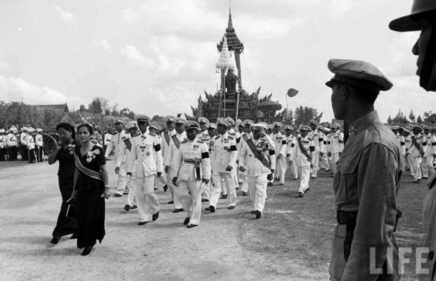 เป็นบุญตาที่ได้เห็น บรรยากาศพิธีพระศพ ในหลวงอานันทมหิดล ร.๘ 