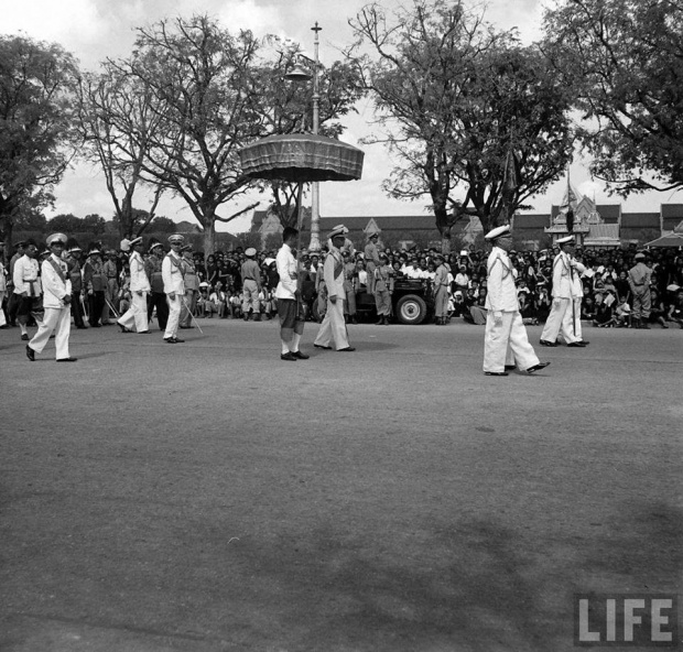 เป็นบุญตาที่ได้เห็น บรรยากาศพิธีพระศพ ในหลวงอานันทมหิดล ร.๘ 