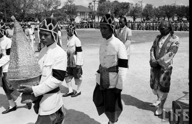 เป็นบุญตาที่ได้เห็น บรรยากาศพิธีพระศพ ในหลวงอานันทมหิดล ร.๘ 