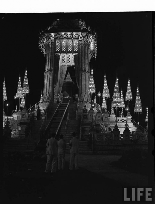 เป็นบุญตาที่ได้เห็น บรรยากาศพิธีพระศพ ในหลวงอานันทมหิดล ร.๘ 