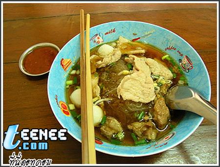 ก๋วยเตี๋ยวน้ำแดงเมืองเพชร