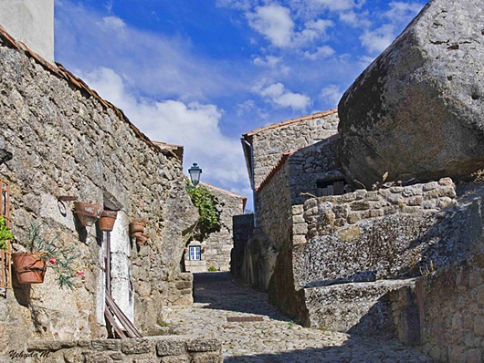 หมู่บ้านมอนซานโต เมืองยุคหินแห่งโปรตุเกส