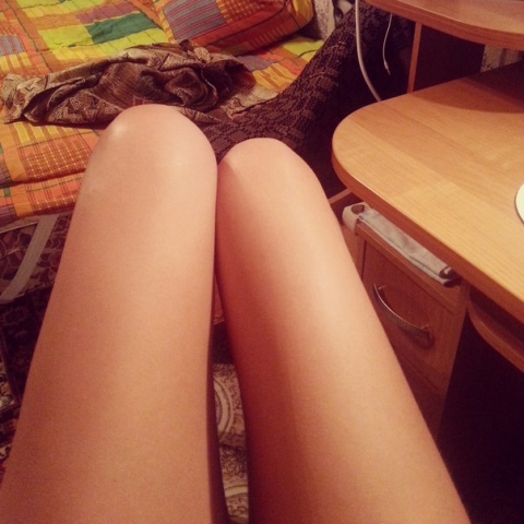เทรนด์ฝรั่งถ่ายรูป Hot-dog Legs เดาอันไหนขา หรือไส้กรอก?